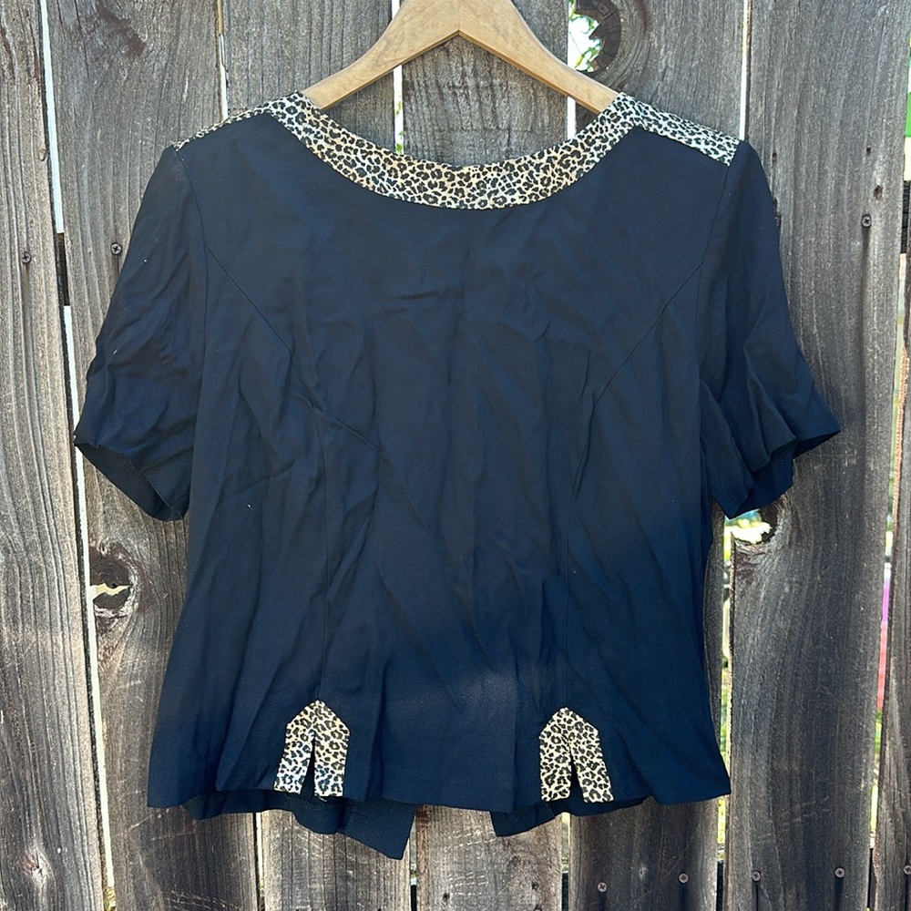 NWT I.S.B Button Back Leopard Print Trim Suit Top 18